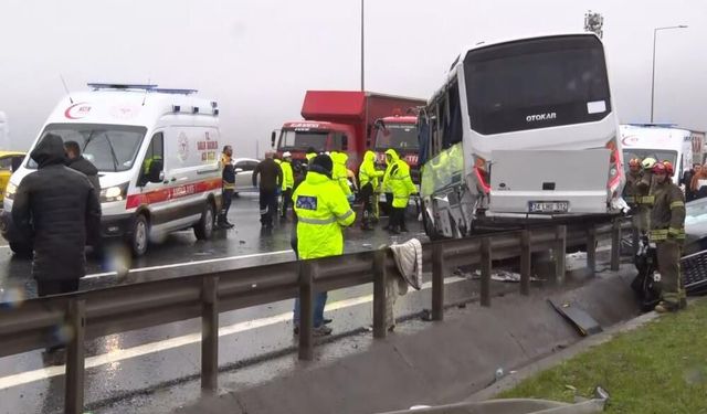 Otoyolda facia! Ortalık savaş alanına döndü! Polis servisi kaza yaptı: 1 polis şehit oldu, çok sayıda polis yaralı...