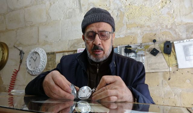 Gaziantepli saat ustası 65 yıldır zamana ayar veriyor!