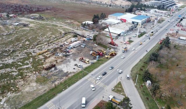 Şanlıurfa’da iki adet katlı köprülü kavşak inşaatı başladı! İlk kepçe vuruldu…
