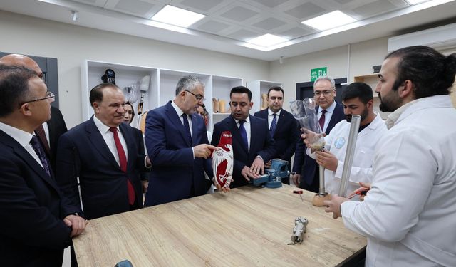 Bakan Işıkhan, Protez Ortez Yapım ve Uygulama Merkezi’ni ziyarette bulundu