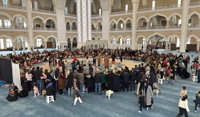 Şahinbey Millet Camii'nde çocuk sesleri