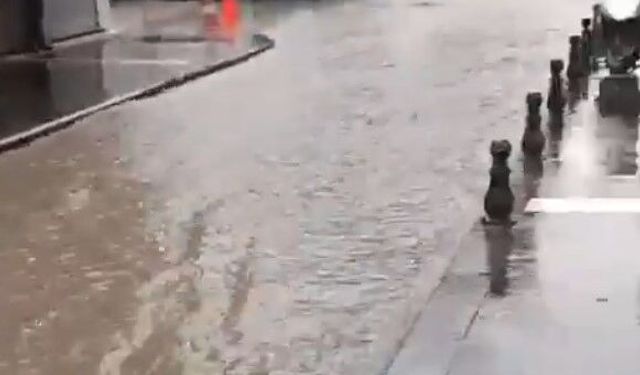 Gaziantep’te yağış krizi! Bazı sokaklar göle döndü