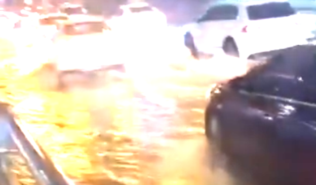 Gaziantep'te sağanak etkili oldu! Bazı sokaklar göle döndü