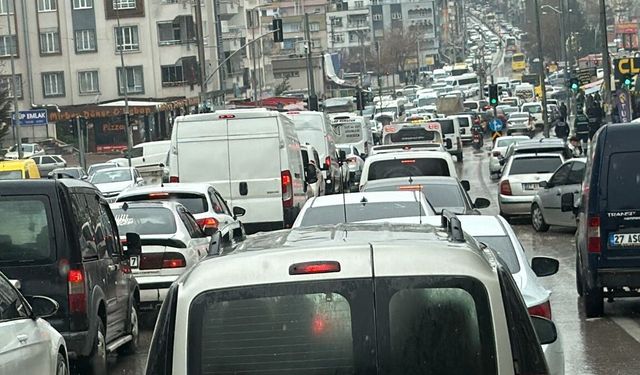 Gaziantep’te trafik çilesi bitmiyor!