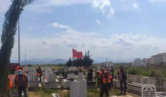İslahiye Şehitliği'nde temizlik yapıldı! Kabirlerine karanfil bırakıldı