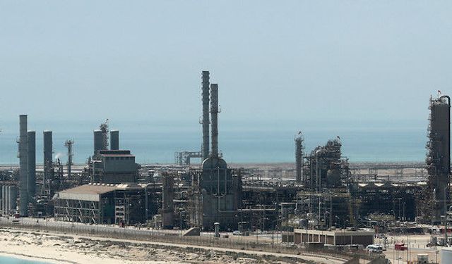 İran Suudi Arabistan’a mı Saldırdı, Aramco Ras Tanura Rafinerisi Vuruldu mu, Saldırının Nedeni Ne?