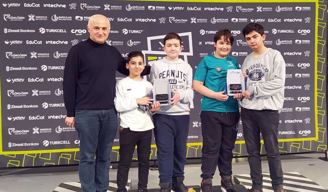 SANKO Okulları Vex Iq Robot Yarışmasında Türkiye birincisi ve üçüncüsü oldu