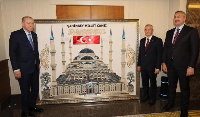 Cumhurbaşkanı Erdoğan’a Başkan Tahmazoğlu’ndan Anlamlı Hediye