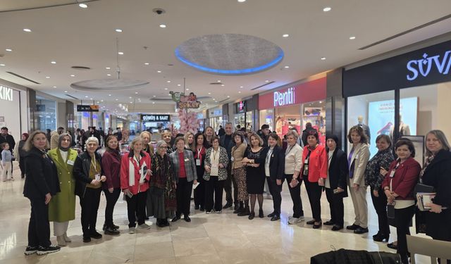 Gaziantepli kadın yazarlar imza gününde buluştu! Büyük ilgi gördü…