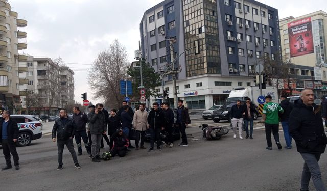 Gaziantep’te feci kaza! Otomobil motosiklete çarptı
