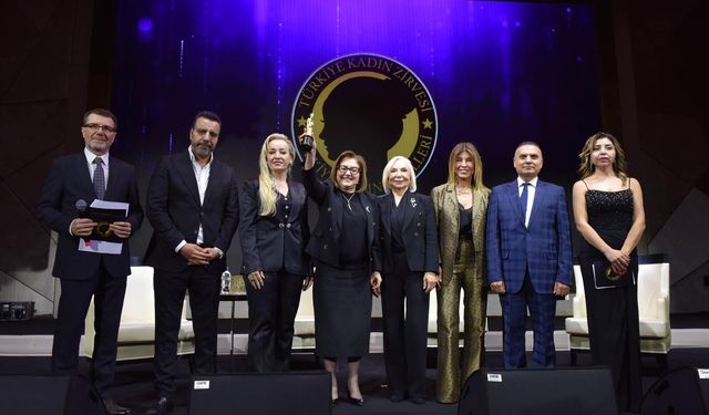 Fatma Şahin’e “Türkiye’de Yılın Kadın Yerel Yöneticisi” Ödülü