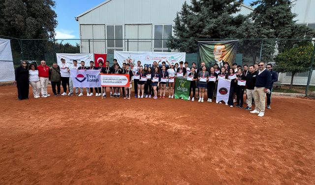 Kortların şampiyonu Gaziantep Kolej Vakfı Türkiye finallerinde