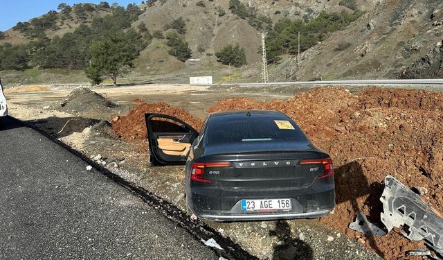 Gaziantep yolunda kaza! Kontrolden çıkan araç yol kenarına savruldu…