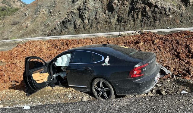 Gaziantep yolunda kaza! Kontrolden çıkan araç yol kenarına savruldu…