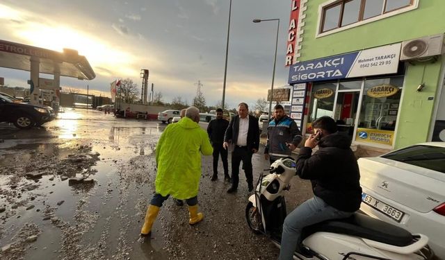 Gaziantep'in komşu ilçesi Birecik’te ekipler harekete geçti