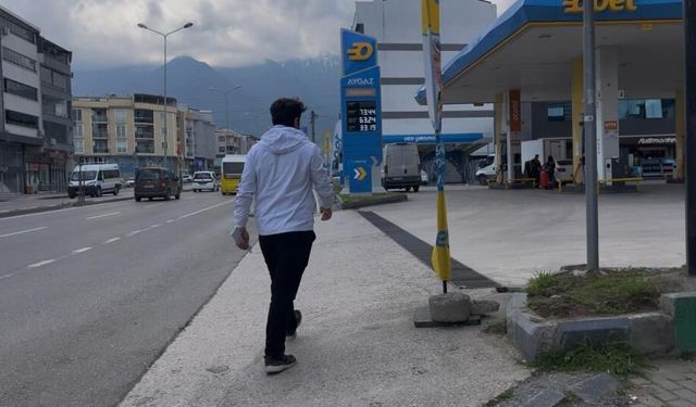 Plakayı okuyamadı, fişe "Putin" yazdı! Ruslara kahkaha attıran olay işsiz bıraktı (VİDEO HABER)