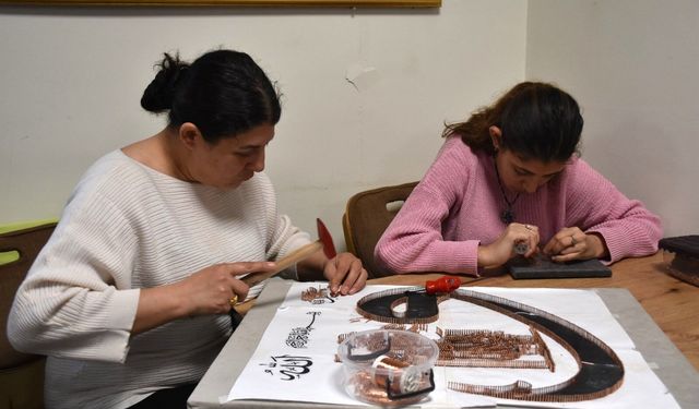 Gaziantep’te zihinsel engelli Beyza filografi sanatıyla hayata tutunuyor