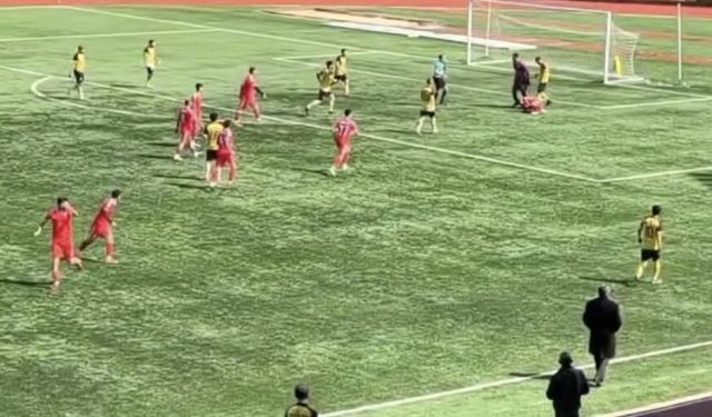 Maçta rakibinin kafasına tekme atan futbolcu tutuklandı!