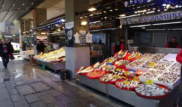 Denizlerde av yasağı başladı! Tezgahlar kültür balıklarına kaldı