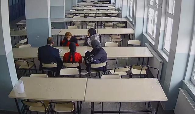 Gaziantep’te öğrencisini heimlich manevrasıyla böyle kurtardı! O anlar kamerada…