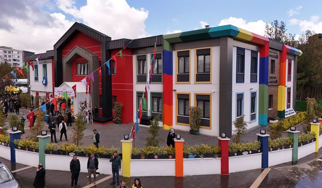 Gaziantep’te Bakan Tekin’in katılımıyla Fatma-Meral-Beyhan Uslu Kreşi açıldı