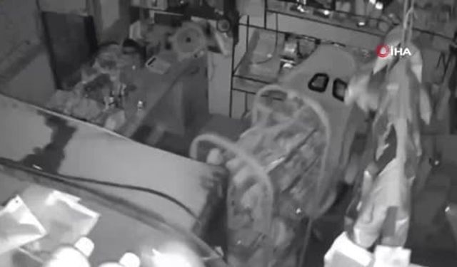 Endonezya'da 7.4 büyüklüğünde deprem! Çok sayıda kişi yaralandı! Tsunami uyarısı yapıldı