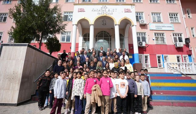 Bakan Tekin, Gaziantep’te okulları ziyaret etti