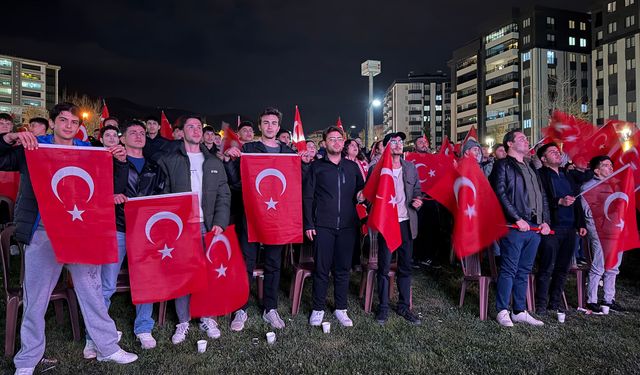 Kahramanmaraş’ta milli heyecan dev ekranda yaşandı! Dünya Kupası bileti coşkuyla kutlandı