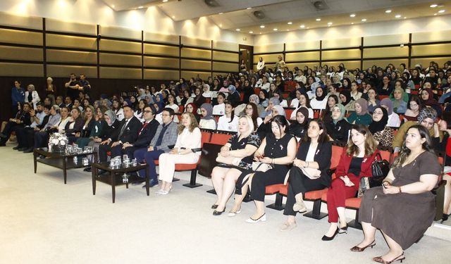Gaziantep Üniversitesi’nde Dünya Ebeler Günü Paneli düzenlendi