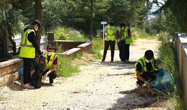 Gaziantep'te liseliler çevre temizliğiyle farkındalık oluşturuyor! Vatandaşlardan tam destek...