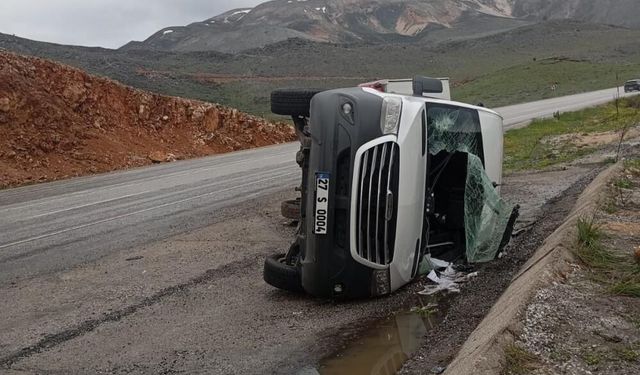 Gaziantep'ten taziye ziyareti için gelenleri taşıyan minibüs devrildi! Çok sayıda yaralı…