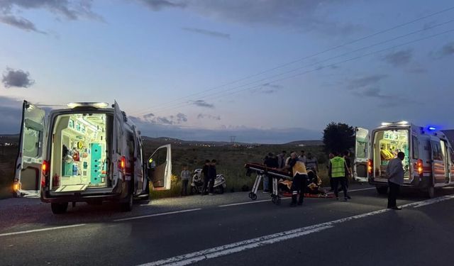 Birecik'te motosiklet devrildi: Karı-koca yaralandı