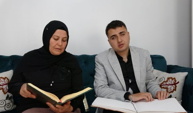 Gaziantep’te fedakar anne görme engelli oğlunun elini 21 yıldır bırakmıyor