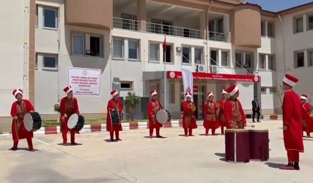 Gaziantep’te özel bireylerden oluşan mehteran takımından özel performans
