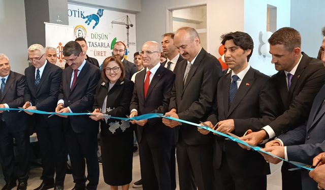 Açılışa Fatma Şahin'de katıldı... Yapay Zeka Atölyeleri açıldı!