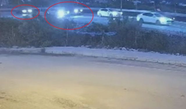 Otomobil ışıkta bekleyen 2 araca ok gibi saplandı! O anlar kamerada…