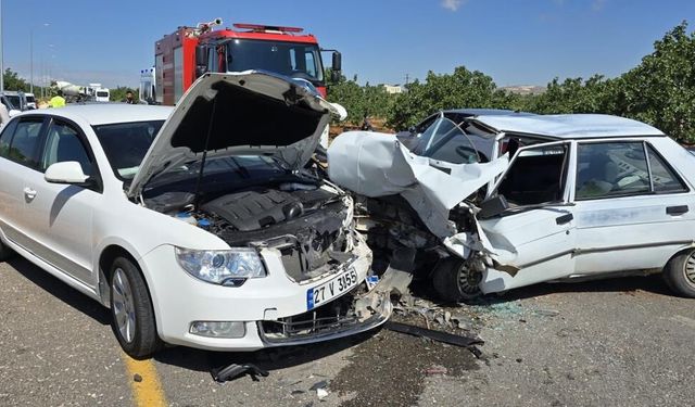 Gaziantep'te feci kaza: Sürücüler yaralandı!