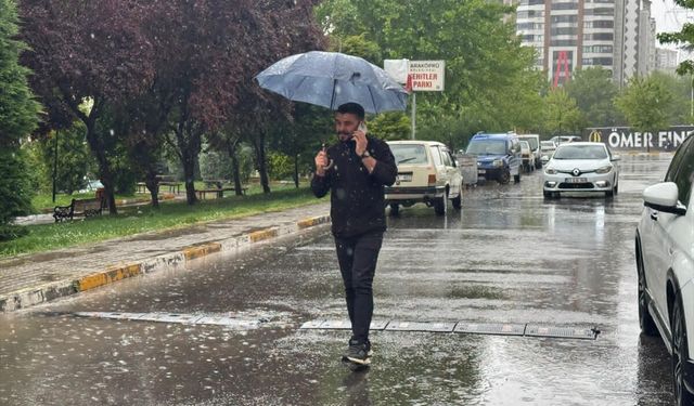 Gaziantep’te sağanak devam ediyor! Sokaklarda su birikintileri oluştu