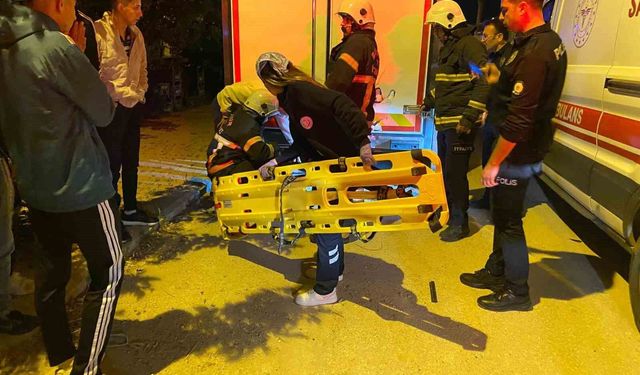 Feci kaza! Kontrolden çıkan motosiklet kamyonun altına girdi…