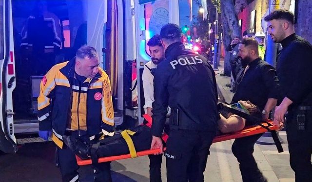 Otomobil iş makinesine ok gibi saplandı! Genç sürücü öldü, 3 kişi yaralandı