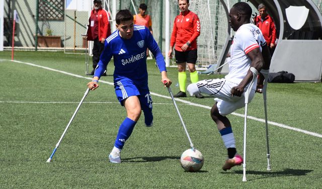Şampiyonluk yolunda bir engel daha aşıldı