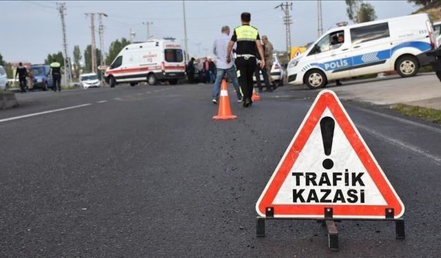 Gaziantep’te otomobil aydınlatma direğine çarptı! Sürücü yaralandı