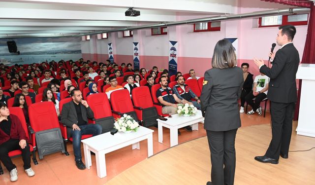 Gaziantep jandarma öğrencilere jandarma mesleğini tanıtmaya devam ediyor