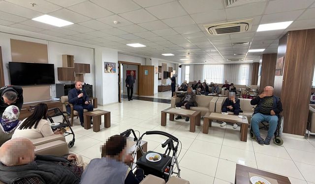 Beşler Vakfı'ndan büyük vefa örneği! Huzurevine ziyaret