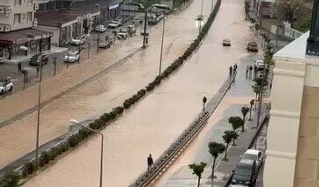 Şiddetli yağış Gaziantep ve ilçelerini vurdu: Nizip’te korkunç görüntü! (VİDEOHABER)
