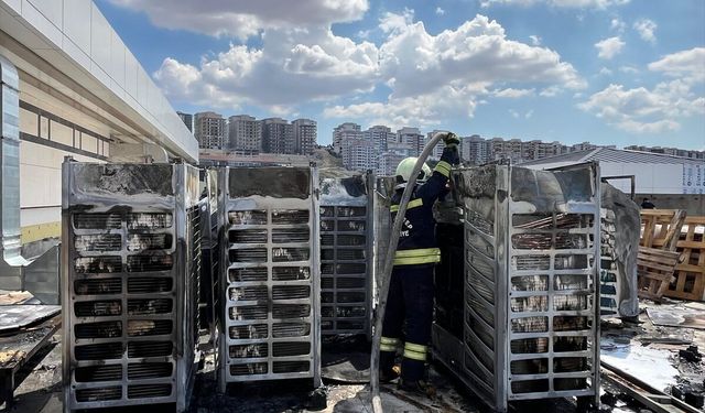 Gaziantep'te kaymakamlık binasında çıkan yangın söndürüldü