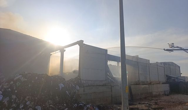 Gaziantep'te 14 saat süren fabrika yangını söndürüldü