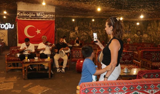 Gaziantep'te sıcaktan kaçanların uğrak noktası! Vatandaşlar mağara kafeyi tercih ediyor
