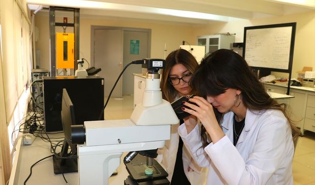 Gaziantepli öğrencilerinden tıp dünyasına katkı! İmplantlarda kullanılabilecek biyomalzeme üretti