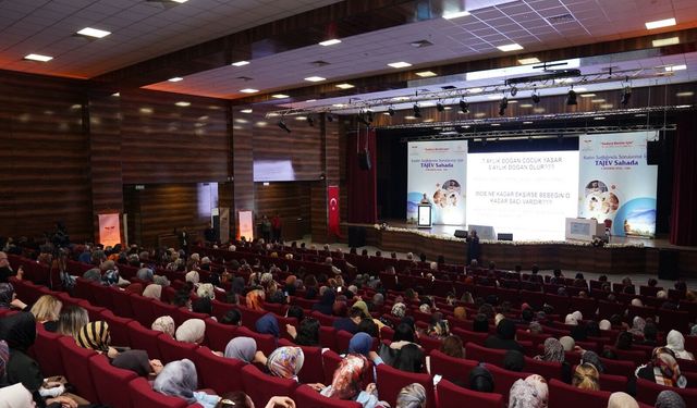 Uzmanlardan ‘Sanal mecra' uyarısı: "Asla hekim muayenesinin yerini almamalı"